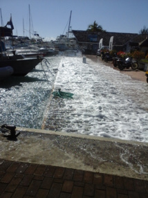 La marina Taina de Punaauia s'est retrouvée les pieds dans l'eau.