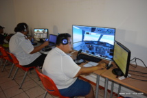 Tinomana au milieu de son vol Moorea – Bora Bora de 45 minutes.