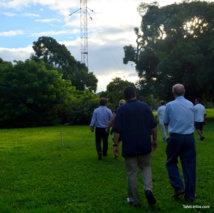 Les dirigeants d'Aquakita visitaient le grand terrain de TDF à Mahina en mai. Ils avaient alors bon espoir que ce serait le lieu idéal… Les dirigeants d'Aquakita visitaient le grand terrain de TDF à Mahina en mai. Ils avaient alors bon espoir que ce serait le lieu idéal…