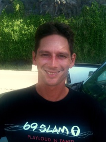 "Un juge doit avoir une bonne concentration car le surfeur ne passe pas longtemps sur la vague" "Un juge doit avoir une bonne concentration car le surfeur ne passe pas longtemps sur la vague"