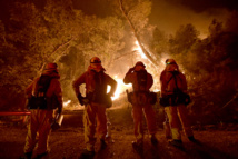 Plus de 8.500 pompiers sur le front en Californie, dévorée par les flammes