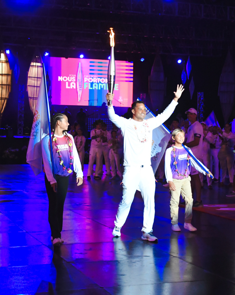 Michel Bourez, accompagné des jeunes espoirs du surf polynésien : Takihei Ellacott et Liam Sham Koua Michel Bourez, accompagné des jeunes espoirs du surf polynésien : Takihei Ellacott et Liam Sham Koua