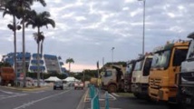 Rassemblement de camions à Nouméa en faveur de l’exportation de nickel vers la Chine Rassemblement de camions à Nouméa en faveur de l’exportation de nickel vers la Chine
