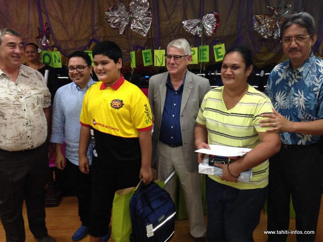 25 familles ont reçu de nouveaux cartables pour leurs enfants qui entrent en classe de 6ème