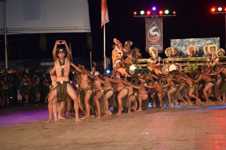 Tamarii Mataiea est arrivé second en catégorie Hura Ava Tau au Heiva i Tahiti 2015. Ils ont réinterprété leur légende de Hina et l’anguille royale Faaravaianuu qui devient un cocotier. Tamarii Mataiea est arrivé second en catégorie Hura Ava Tau au Heiva i Tahiti 2015. Ils ont réinterprété leur légende de Hina et l’anguille royale Faaravaianuu qui devient un cocotier.