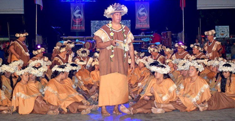 Tamarii Mataiea en chant a remporté le premier prix au Heiva i Tahiti 2015, en catégorie Tarava Tahiti.