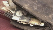 Une photo de ce portefeuille rendu à son propriétaire 70 années plus tard - © ABC News
