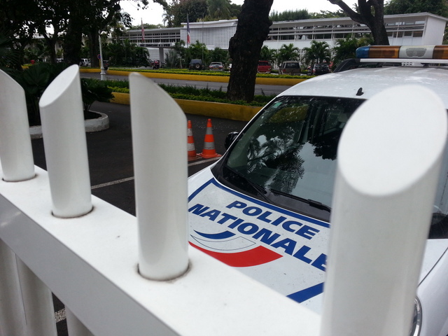 Les policiers de la Section d’intervention ont rapidement retrouvé l’agresseur, connu comme le loup blanc au commissariat de Papeete.