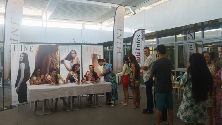 Miss Tahiti en tournée de dédicaces Miss Tahiti en tournée de dédicaces