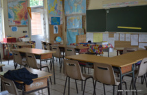 Les salles de classes en primaire sont encore vides en cette fin de semaine. Elles reprendront vie dès lundi matin.