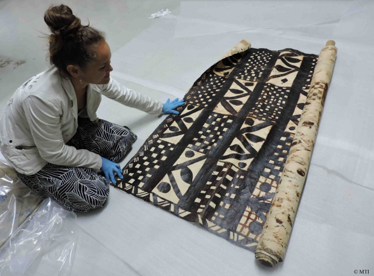 Les objets qui intègrent les collections sont soumis aux normes de conservation muséales et sont ainsi préservés du mieux possible. Les objets qui intègrent les collections sont soumis aux normes de conservation muséales et sont ainsi préservés du mieux possible.