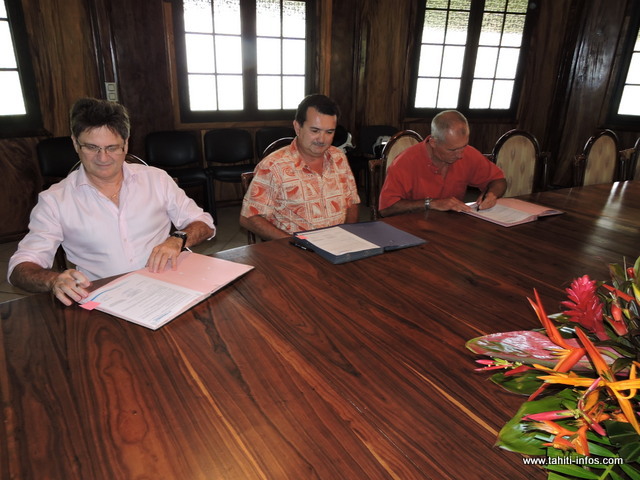 Une convention a été signée ce vendredi matin pour l'attribution de 12 billets d'avion par Air Tahiti Nui à la MAAT