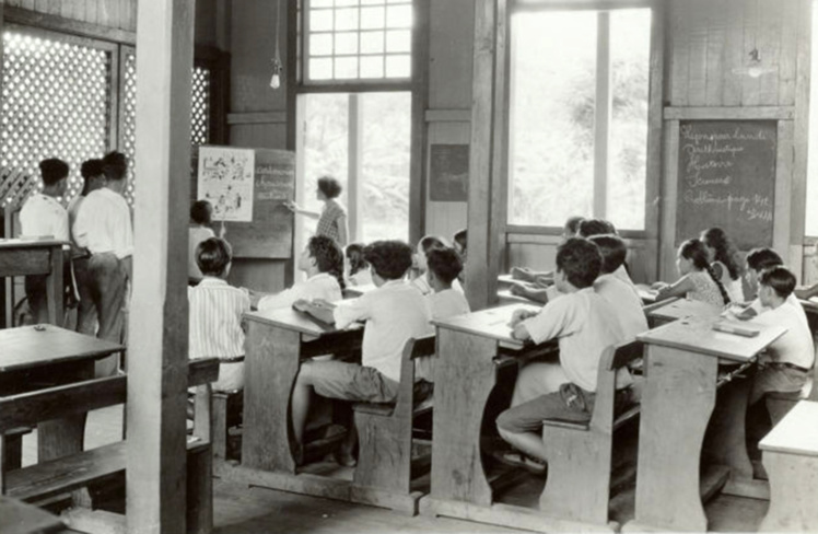 Classe de garçon à l'école centrale de Papeete vers 1950