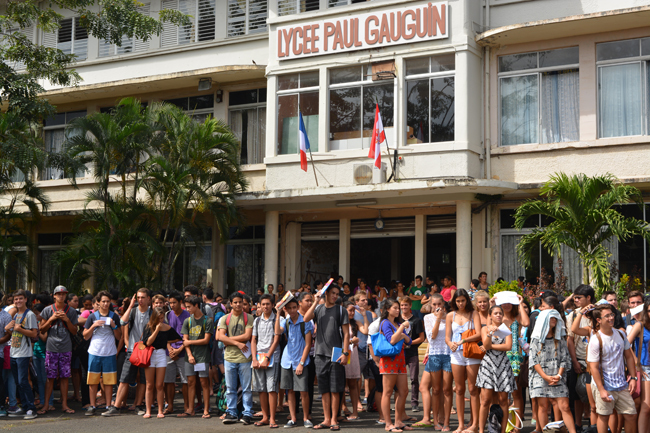 Les 1360 élèves du lycée Gauguin étaient réunis dans la cour de l'établissement vendredi en fin de matinée pour l'inauguration officielle du nouvel internat.
