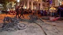 Au moins dix morts dans l'explosion d'une bombe en plein centre de Bangkok Au moins dix morts dans l'explosion d'une bombe en plein centre de Bangkok