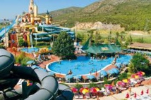 Vaucluse: ouverture du premier parc aquatique thématique représentant les tropiques "après le dérèglement climatique"