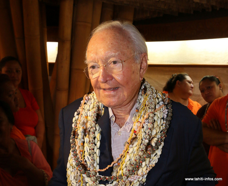 Flosse accuse Fritch de "voler le Tahoera’a Huiraatira grâce à la complicité des juges" Flosse accuse Fritch de "voler le Tahoera’a Huiraatira grâce à la complicité des juges"