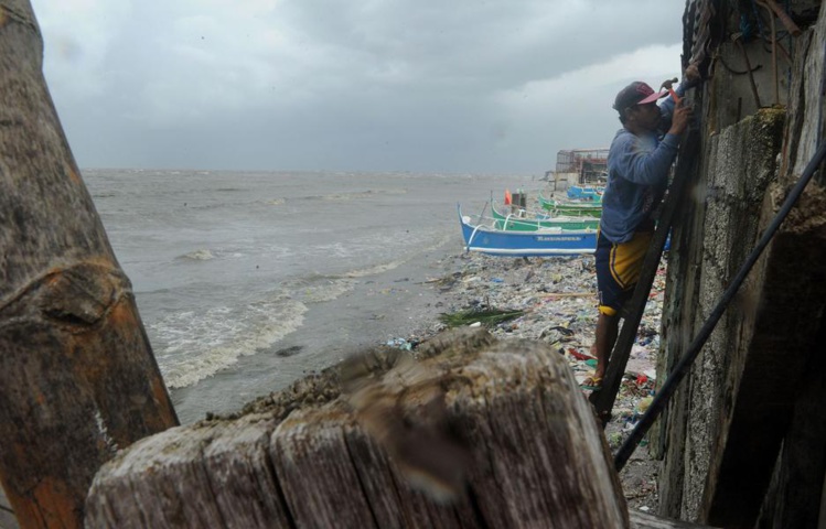 Un puissant typhon frappe les Philippines, dix morts Un puissant typhon frappe les Philippines, dix morts