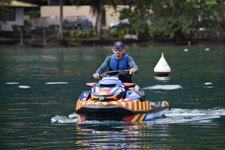 Huit bateaux, trois jet-skis et une trentaine de gendarmes-pilotes sont mobilisés. Huit bateaux, trois jet-skis et une trentaine de gendarmes-pilotes sont mobilisés.