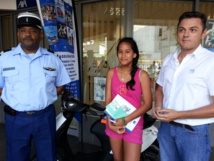 Le capitaine de gendarmerie Olivier Faure, Tiheni Lenoir et David Borderie, directeur commercial.