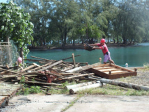 Grand nettoyage du site par les agents communaux de Teva i Uta. Grand nettoyage du site par les agents communaux de Teva i Uta.