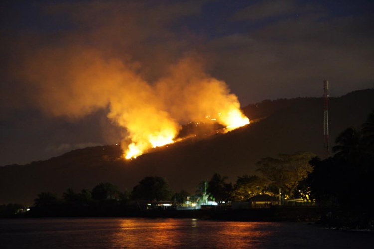 le feu se serait déclaré vers 17 heures dans la vallée de Papehue à Paea.