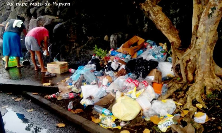 Les déchets ont été déposés à proximité immédiate des points de remplissage. Les déchets ont été déposés à proximité immédiate des points de remplissage.