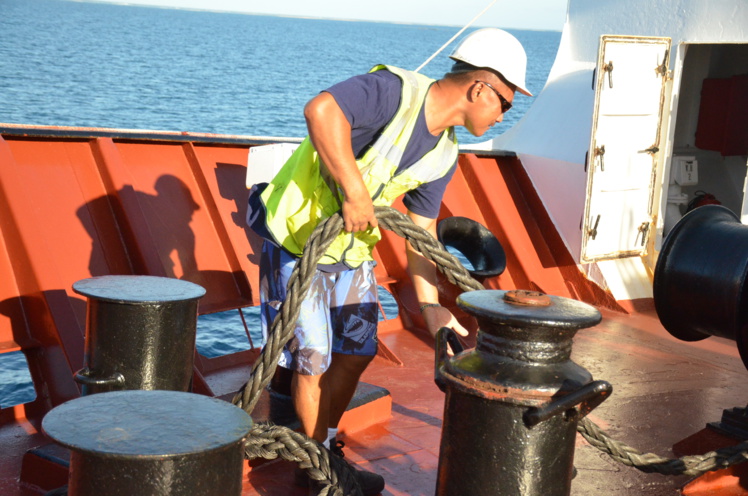 Patrick s'occupe des aussières Patrick s'occupe des aussières