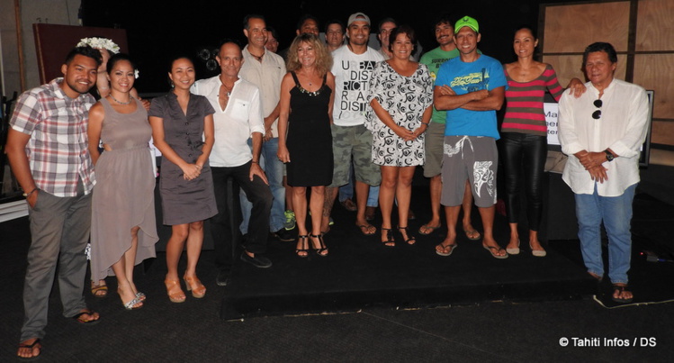 Une partie de l'équipe de TNTV autour de la nouvelle directrice générale, Mateata Maamaatuaiahutapu