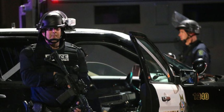 Le suspect est activement recherché.