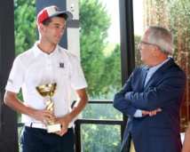 Théo Carlotti et le président de la ligue de golf. Théo Carlotti et le président de la ligue de golf.