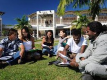 Enseignement dans le Pacifique : des passerelles entre Canberra, Paris et Nouméa Enseignement dans le Pacifique : des passerelles entre Canberra, Paris et Nouméa