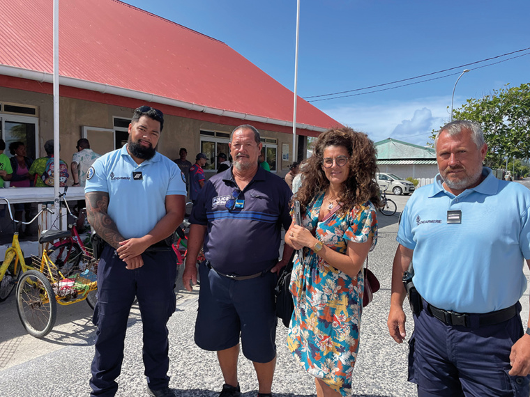 L'atoll de Hao s'anime autour d'une audience de justice foraine L'atoll de Hao s'anime autour d'une audience de justice foraine