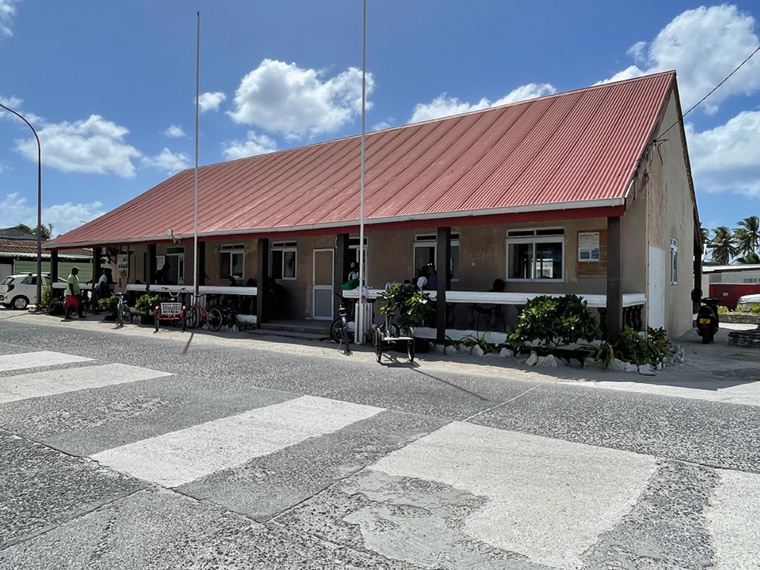 L'atoll de Hao s'anime autour d'une audience de justice foraine L'atoll de Hao s'anime autour d'une audience de justice foraine