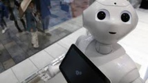 Un homme ivre agresse un robot humanoïde au Japon