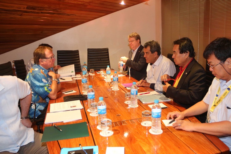 Internet : Edouard Fritch évoque le projet de second câble avec Murray McCully