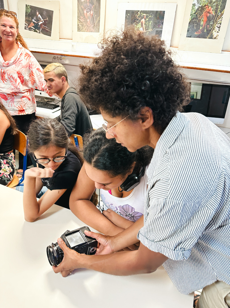 Les élèves ont pu se familiariser directement avec le matériel d'Emmanuelle Blanc pour l'occasion. Les élèves ont pu se familiariser directement avec le matériel d'Emmanuelle Blanc pour l'occasion.