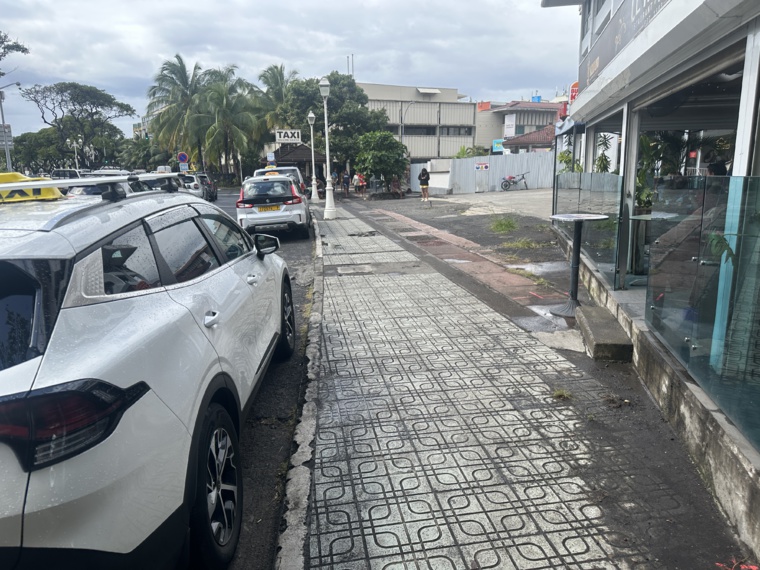 Rénovation du trottoir du Vaima sur le front de mer en vue Rénovation du trottoir du Vaima sur le front de mer en vue