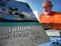 Dans cet ouvrage, Claude Briot relate l'histoire de l'île de Tubuai, entre 1700-1800.