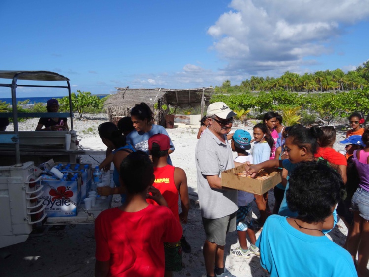 Des goûters ont été offerts aux élèves, à la fin de l'opération Des goûters ont été offerts aux élèves, à la fin de l'opération