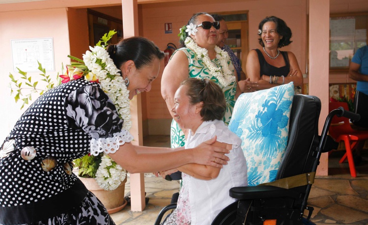 Tea Frogier en visites de terrain à Arue Tea Frogier en visites de terrain à Arue