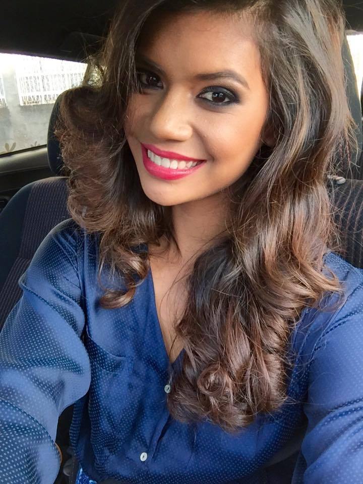 Notre belle Miss Tahiti tout sourire après son shooting pour la photo officielle de Miss France ! (Photo : DR)