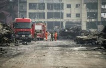 Robin des Bois alerte contre "les pluies toxiques" tombées sur les navires en escale à Tianjin Robin des Bois alerte contre "les pluies toxiques" tombées sur les navires en escale à Tianjin