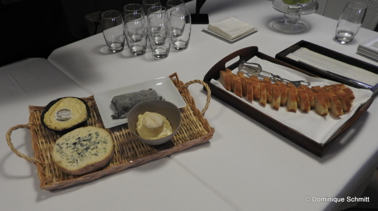 Au lait de vache, de chèvre ou de brebis, tous les "trésors" de ce maître affineur sont sélectionnés avec rigueur directement chez les producteurs. Au lait de vache, de chèvre ou de brebis, tous les "trésors" de ce maître affineur sont sélectionnés avec rigueur directement chez les producteurs.