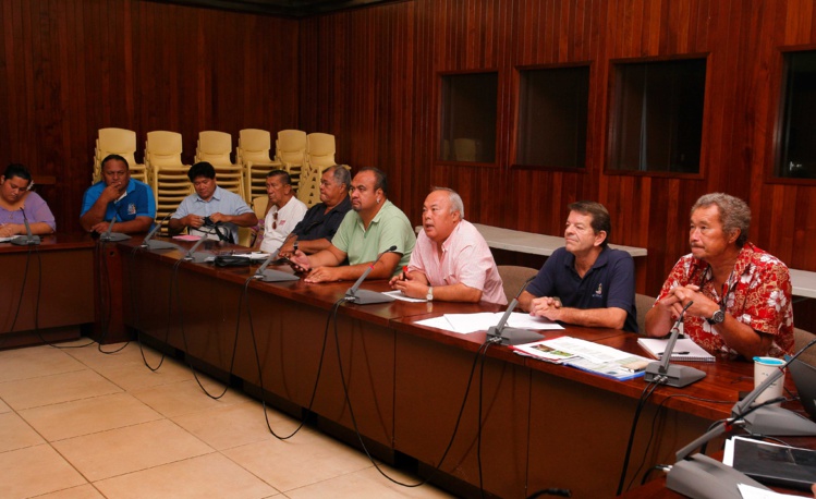 Le ministre de l’Agriculture rencontre les tavana des Tuamotu Le ministre de l’Agriculture rencontre les tavana des Tuamotu
