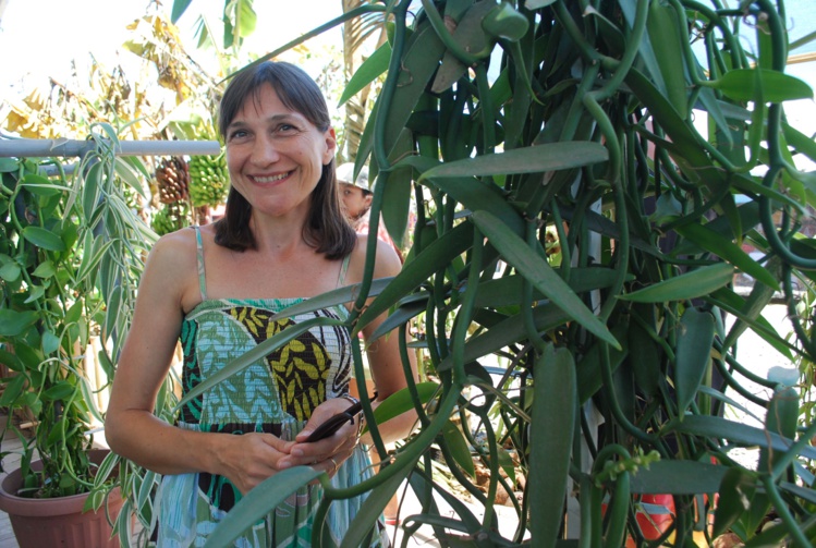 Sandra Lepers responsable du laboratoire de l’EPIC Vanille à Raiatea