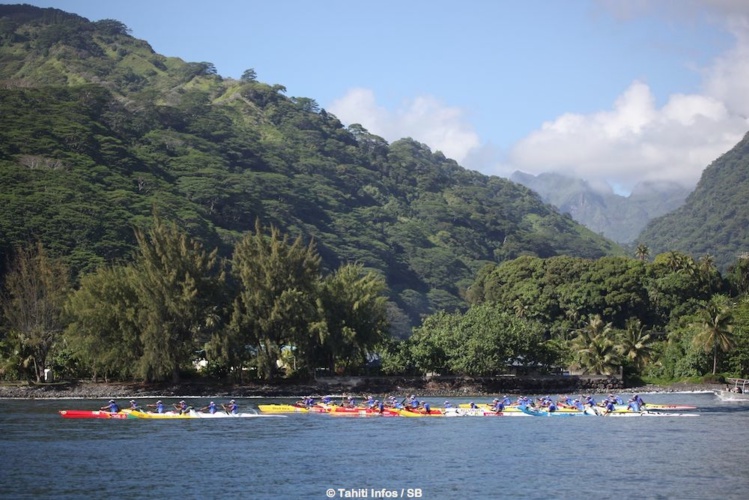 Devant Papenoo le centre de l'île était visible Devant Papenoo le centre de l'île était visible
