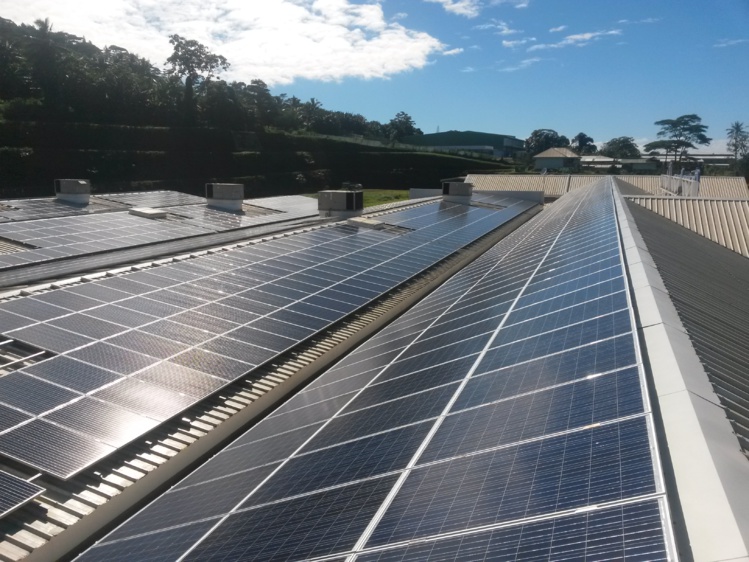 En juin dernier, les demandes d'autorisation d'installer des centrales photovoltaïques de grosses capacités ont été toutes refusées à la société Eco Energy. Cette dernière exploite pourtant depuis des années, une centrale solaire sur l'hypermarché de Punaauia.