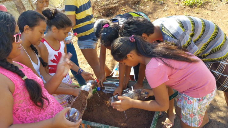 Plusieurs activités ludiques étaient proposées aux élèves sur le thème du recyclage. Plusieurs activités ludiques étaient proposées aux élèves sur le thème du recyclage.