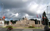 Deux policiers condamnés pour exhibition sexuelle devant un monument aux morts